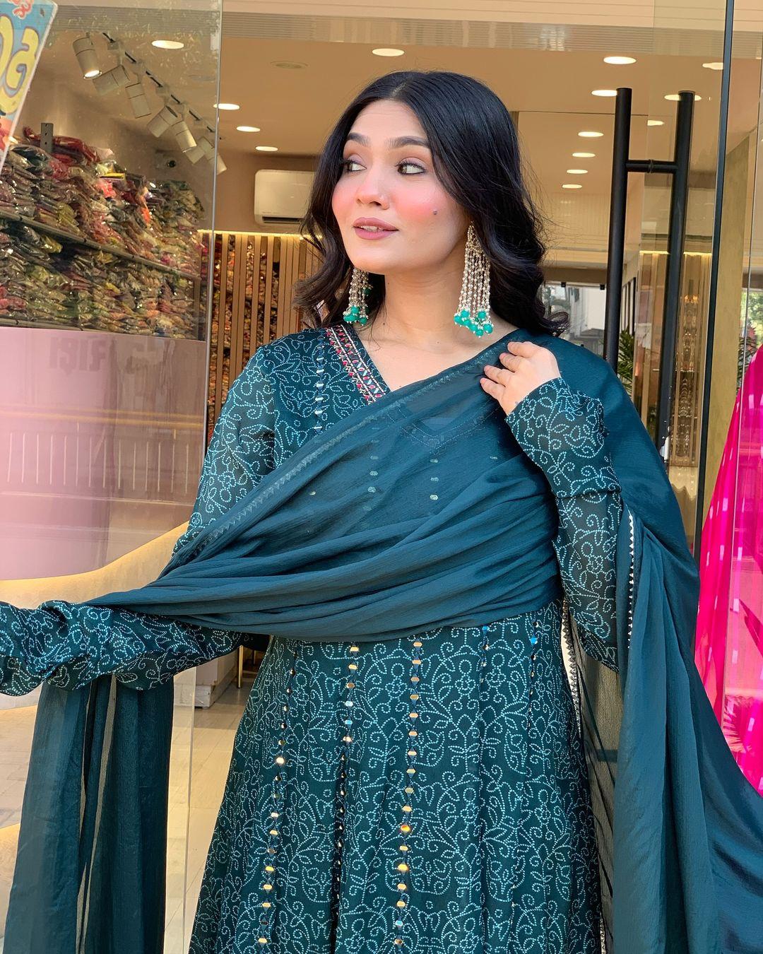 Premium Muslin Cotton Kurta Set with chiffon Dupatta