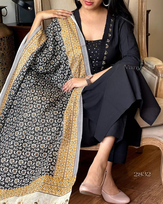 Simple Yet Elegant – Summer-Perfect Cotton Set