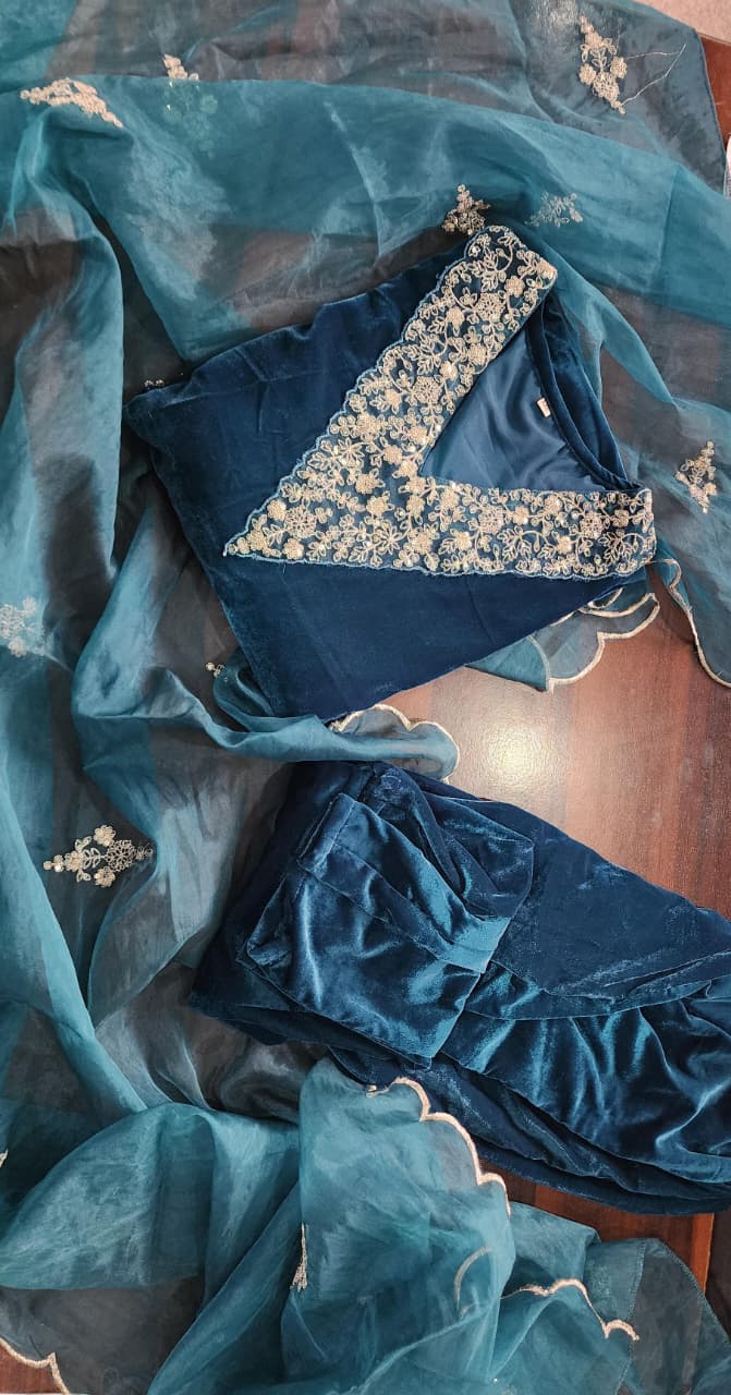 Teal Velvet Embroidered Straight Kurta Set with Straight Bottom & Scalloped Dupatta