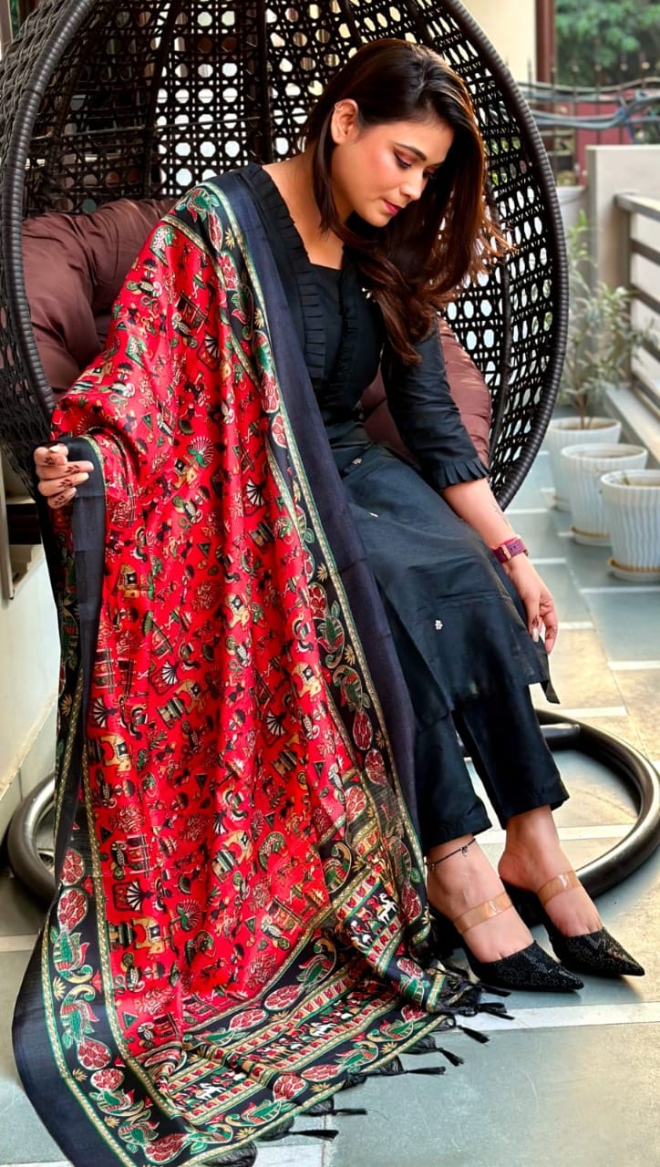 Elegant Black Charm Set