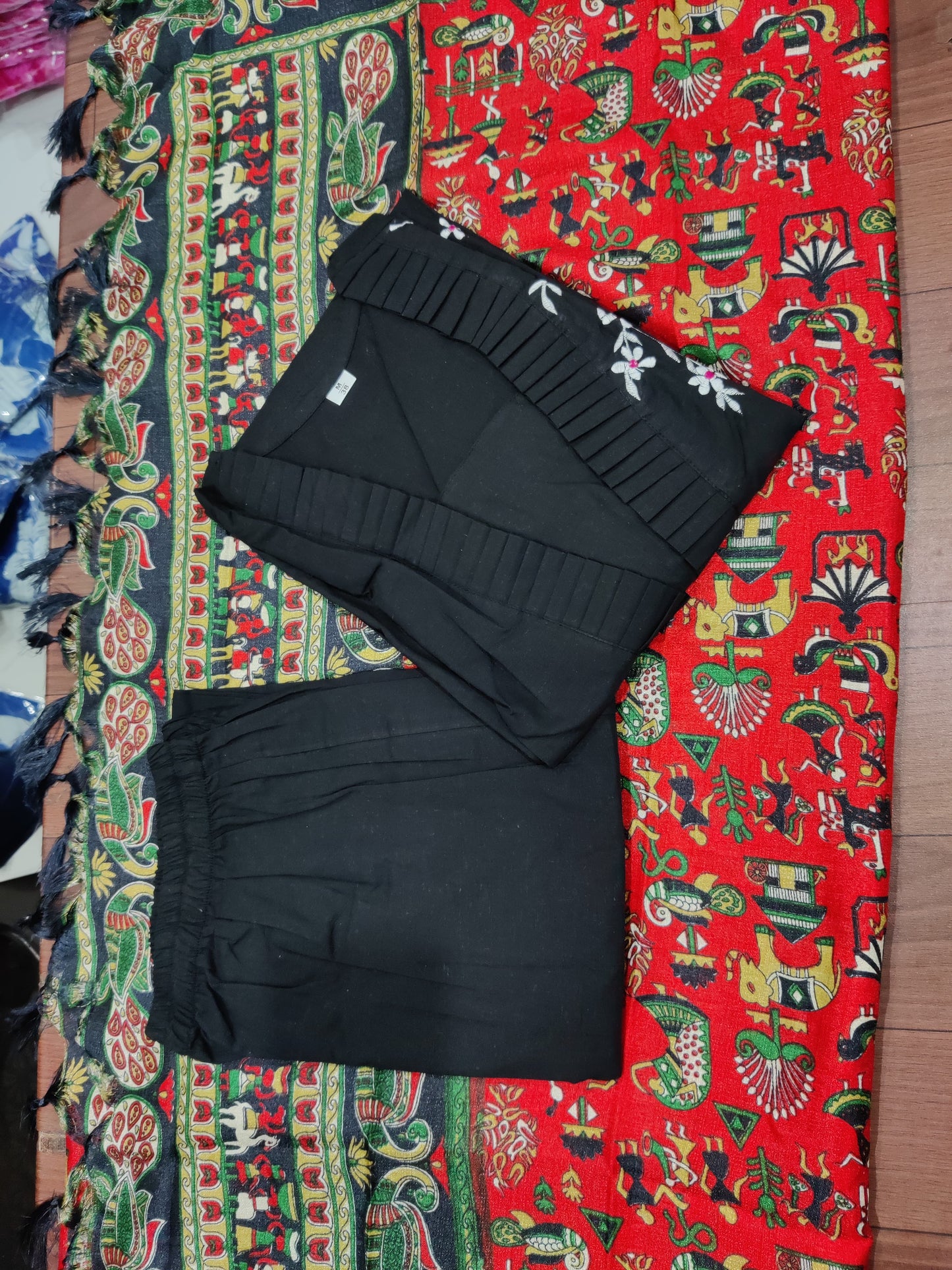 Elegant Black Charm Set