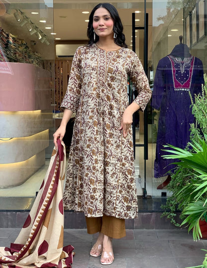 Elegant Flared Anarkali kurta set